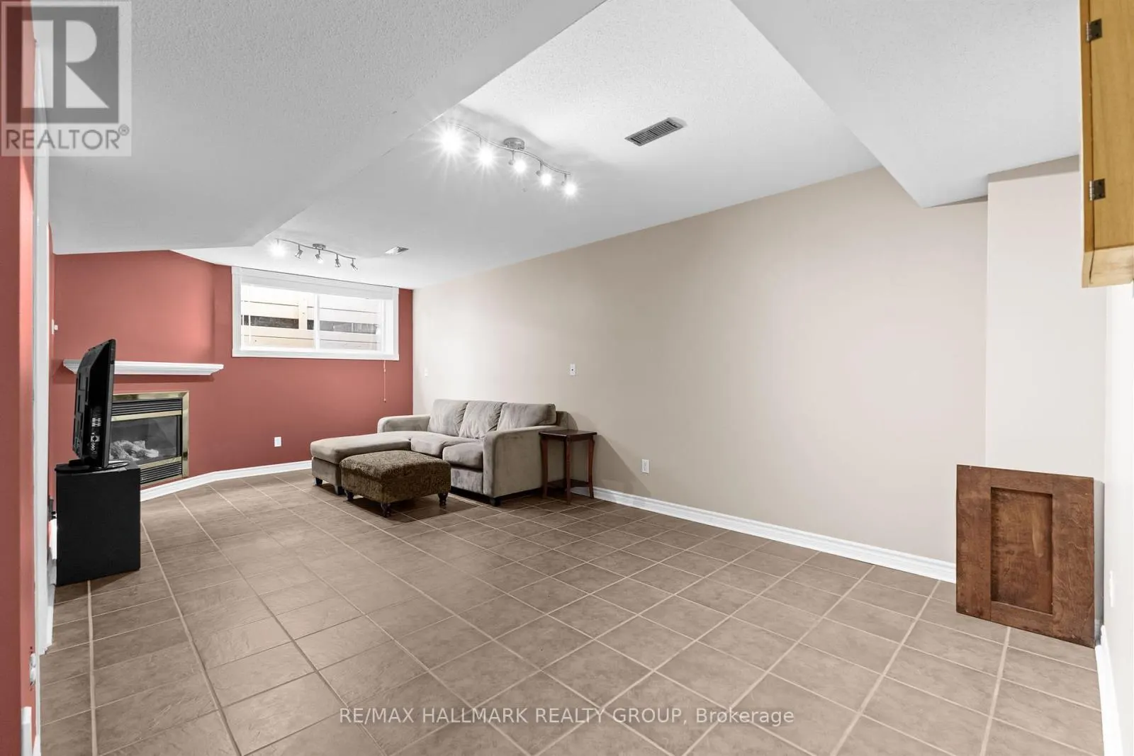 2213 BROCKSTONE CRESCENT