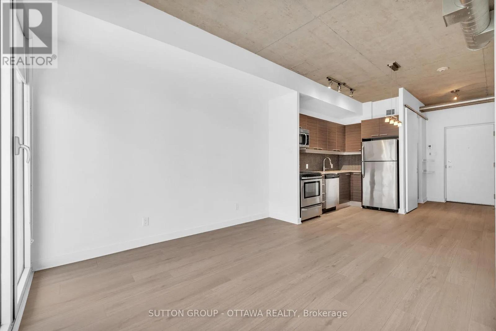 602 - 354 GLADSTONE AVENUE