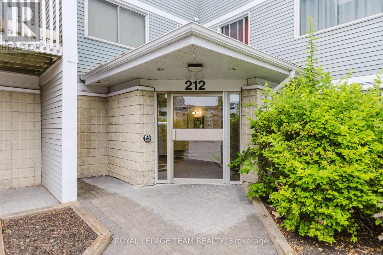 210 - 212 VIEWMOUNT DRIVE