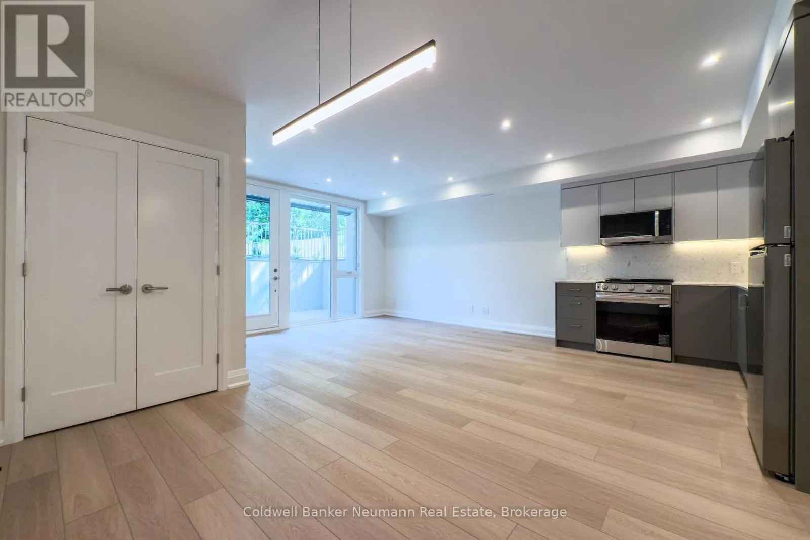 3 - 14 STEVENSON STREET N, #3