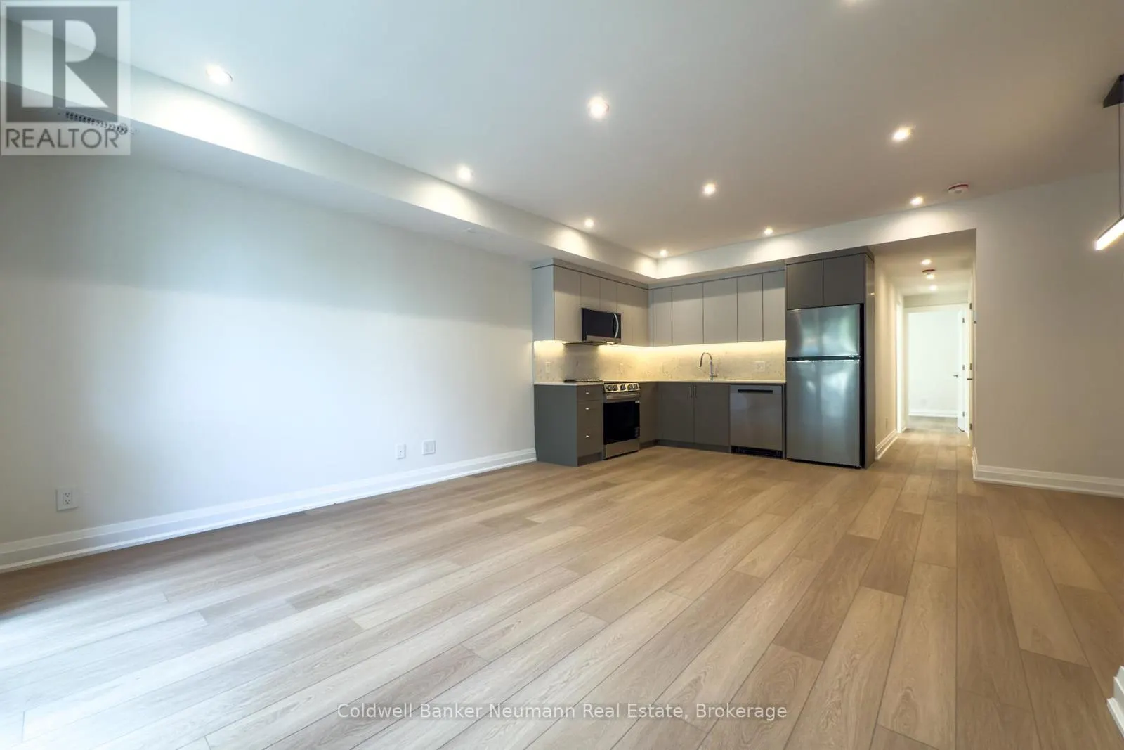 3 - 14 STEVENSON STREET N, #3