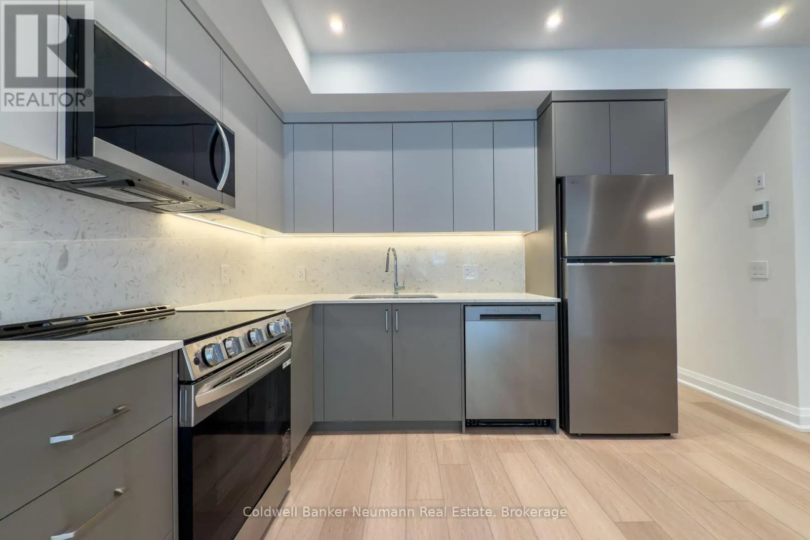 3 - 14 STEVENSON STREET N, #3