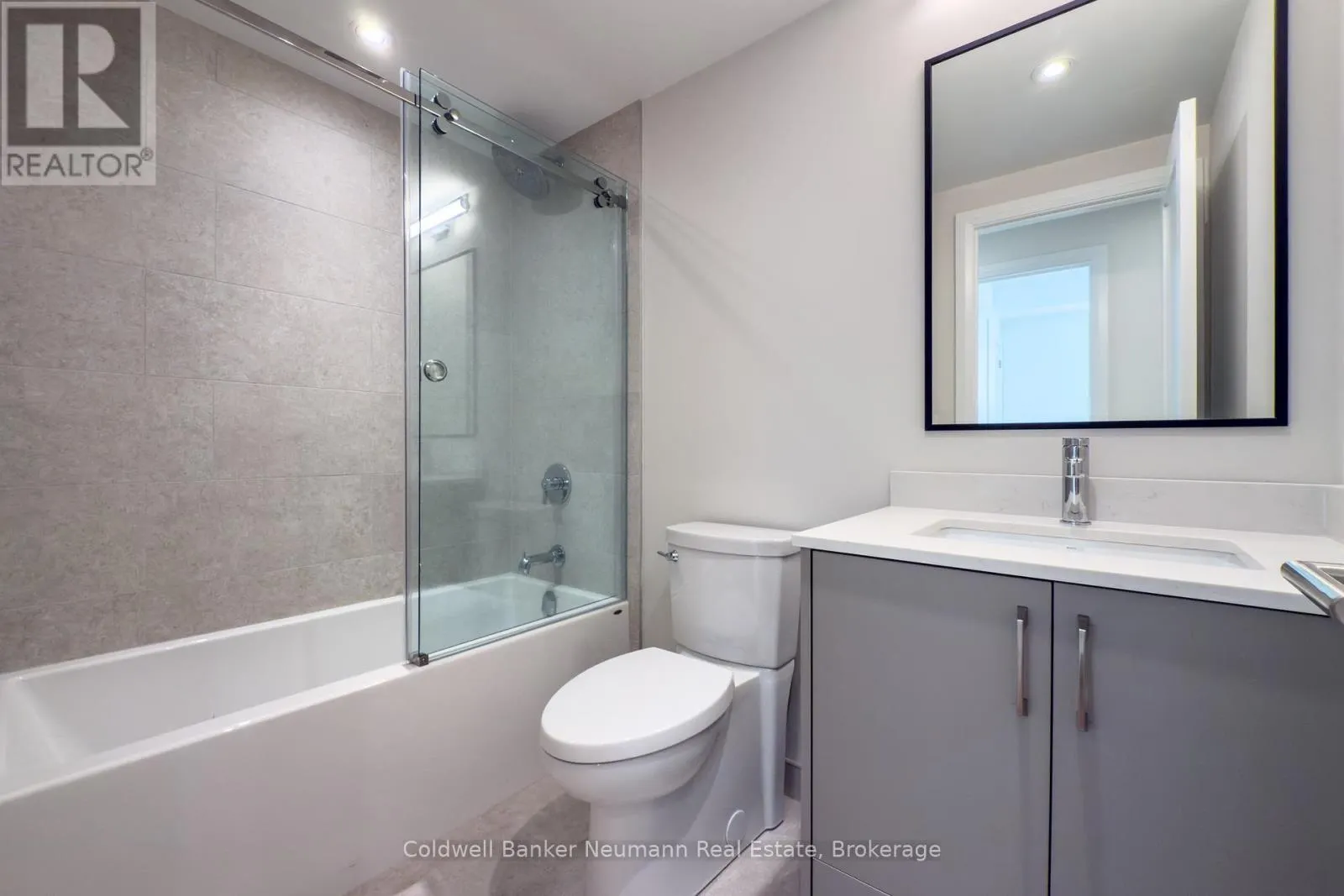 3 - 14 STEVENSON STREET N, #3