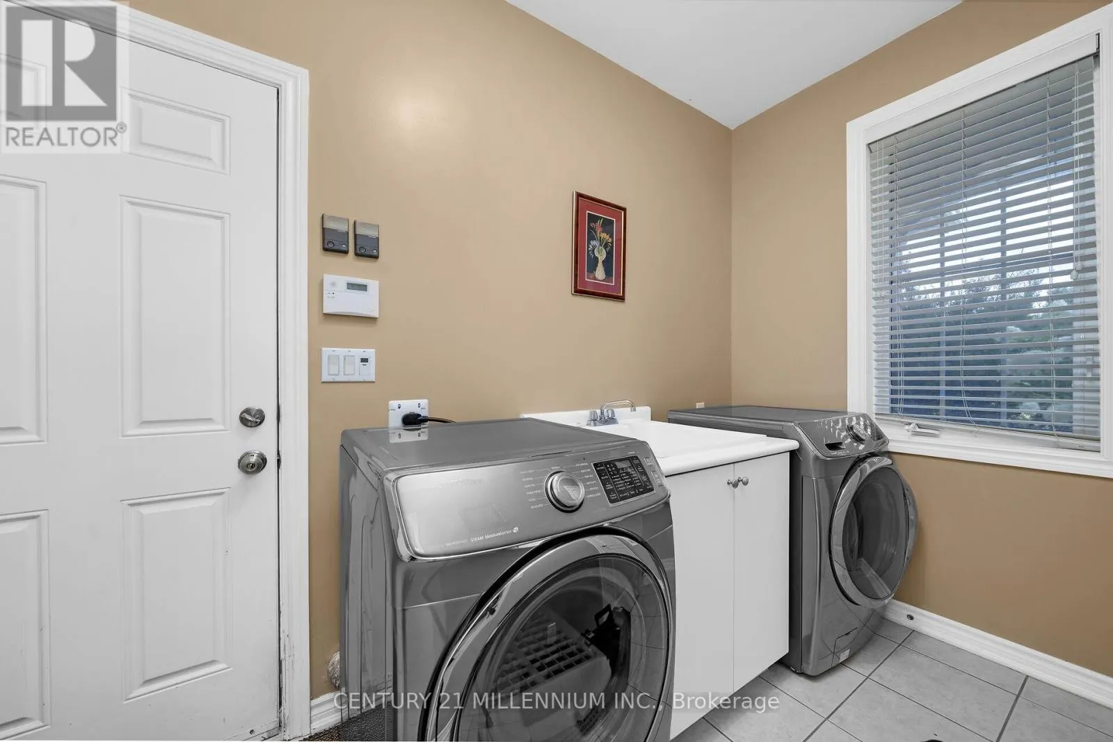 15 UPPER CANADA DRIVE