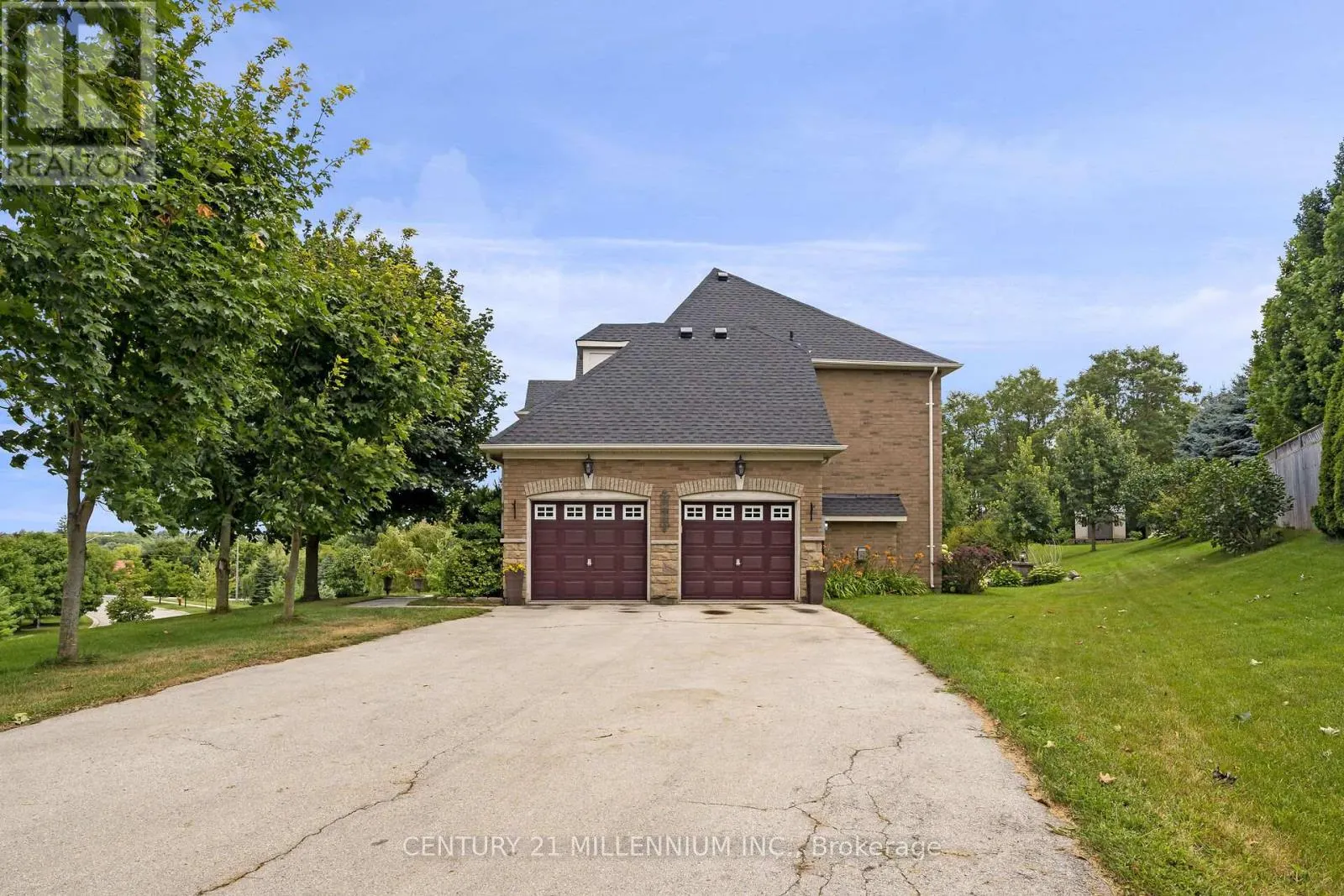 15 UPPER CANADA DRIVE