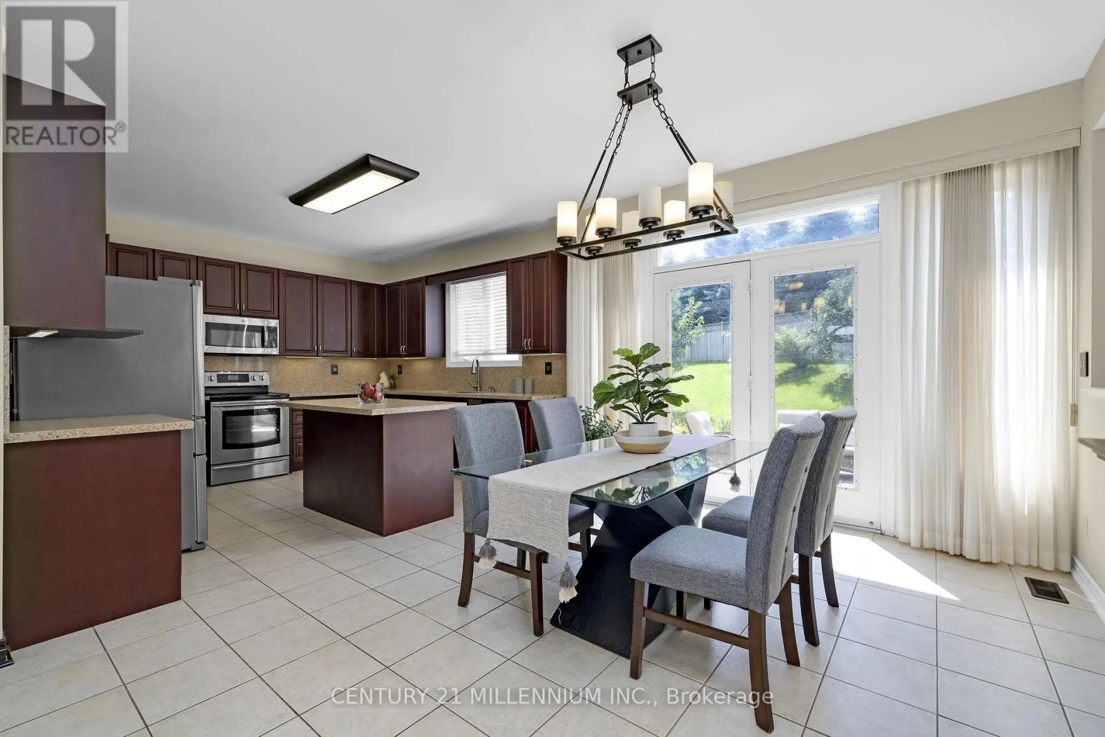 15 UPPER CANADA DRIVE