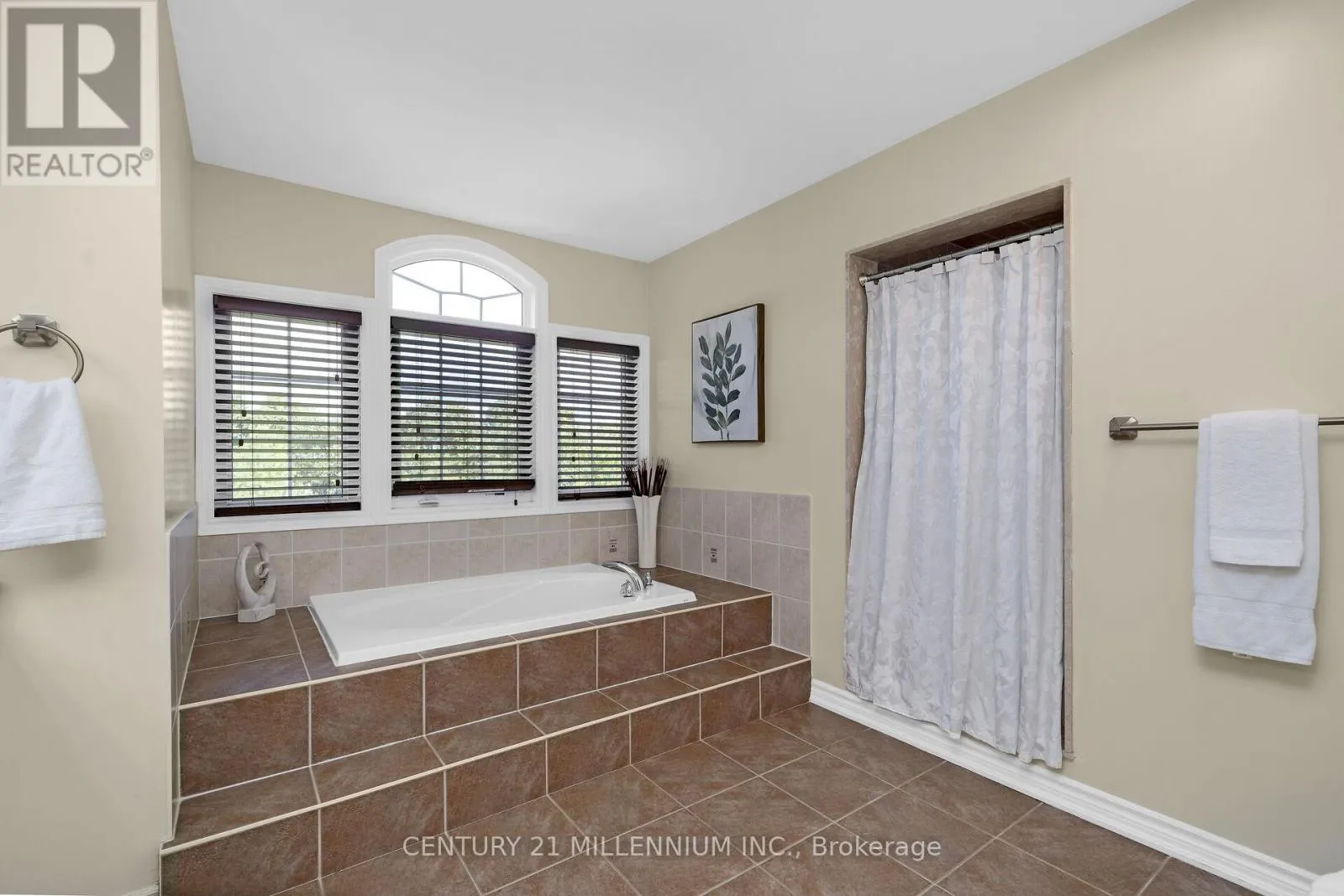 15 UPPER CANADA DRIVE