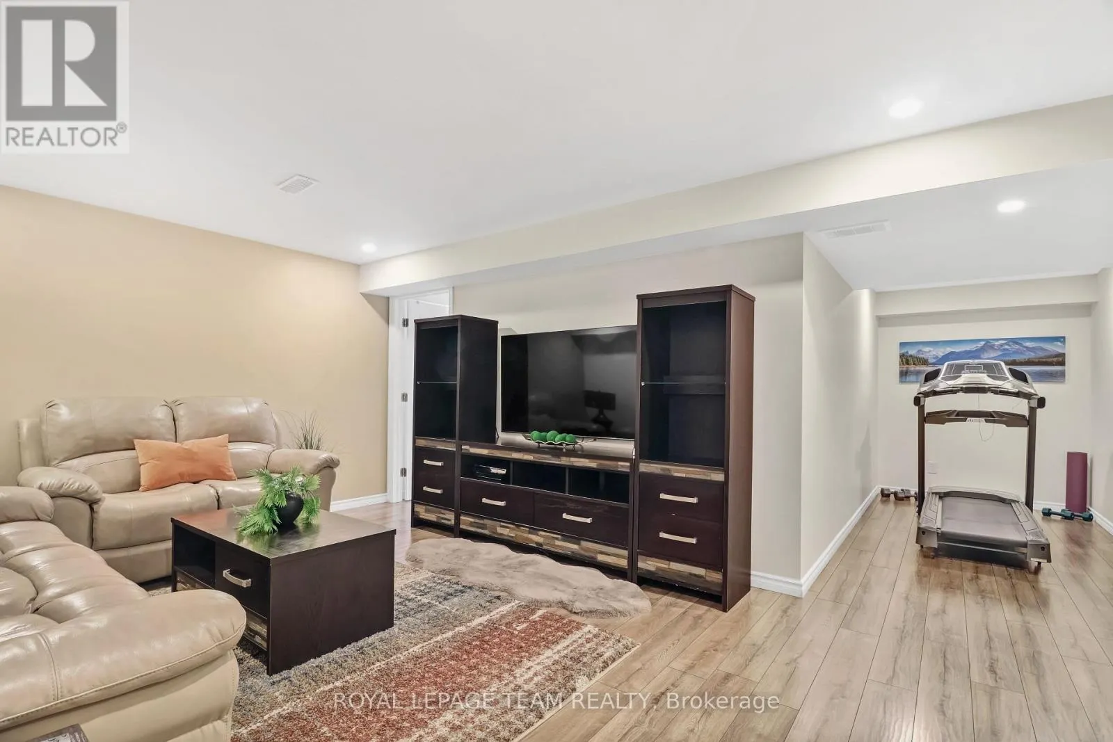 3519 WOODROFFE AVENUE