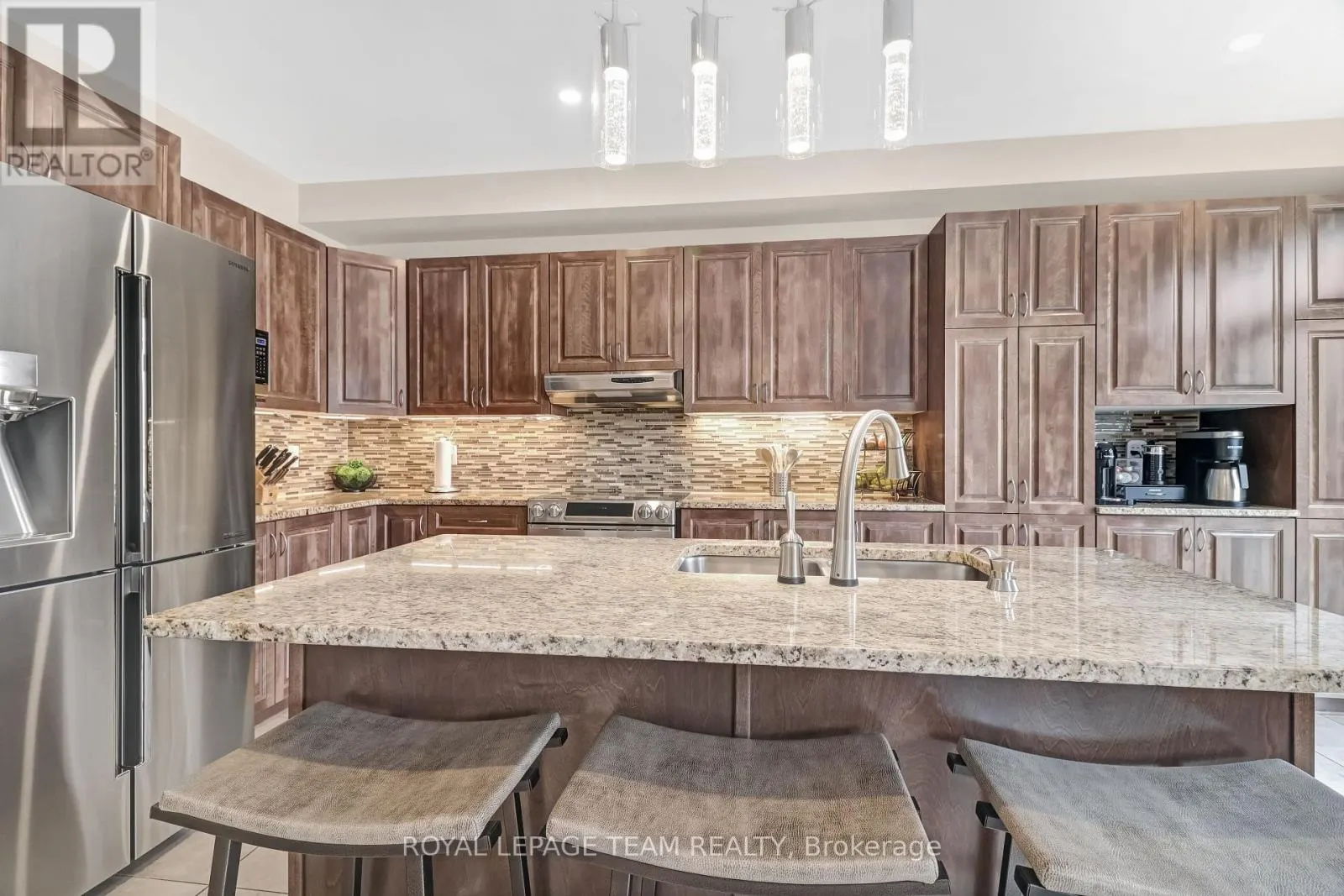 3519 WOODROFFE AVENUE
