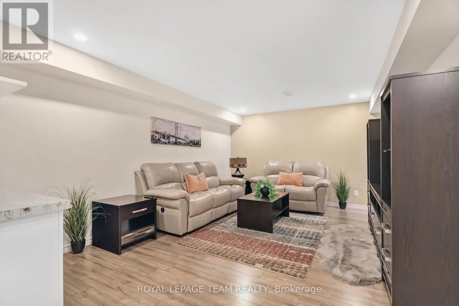 3519 WOODROFFE AVENUE