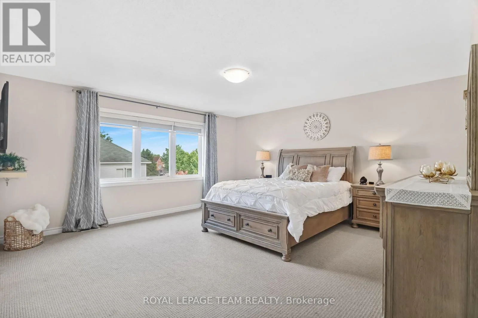 3519 WOODROFFE AVENUE