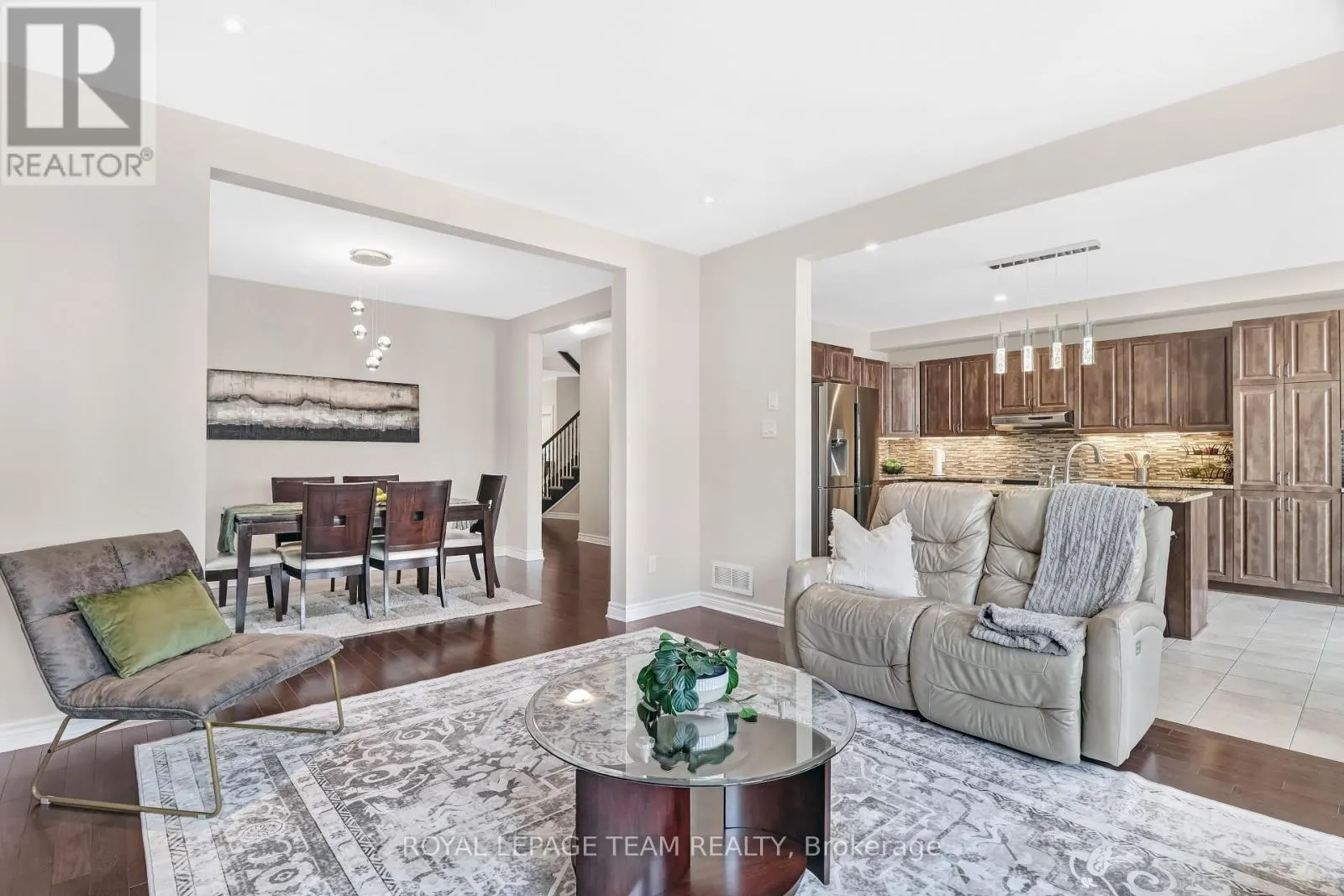 3519 WOODROFFE AVENUE