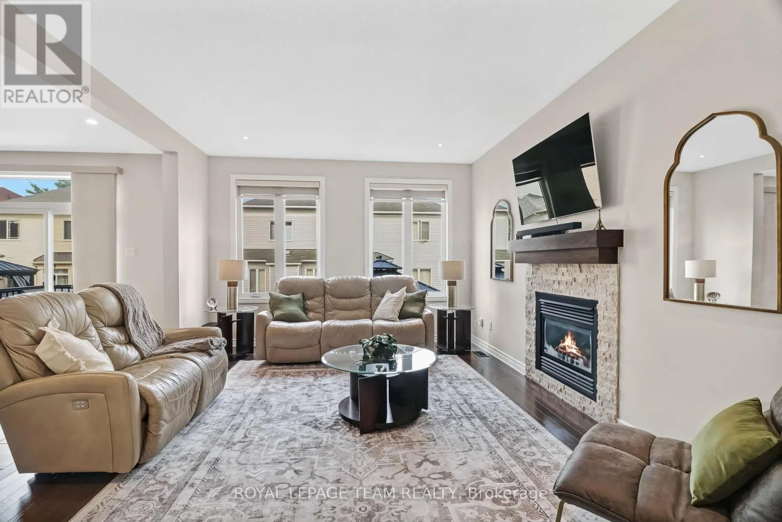 3519 WOODROFFE AVENUE