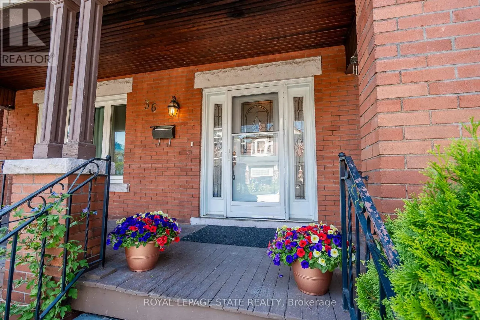 36 SPADINA AVENUE
