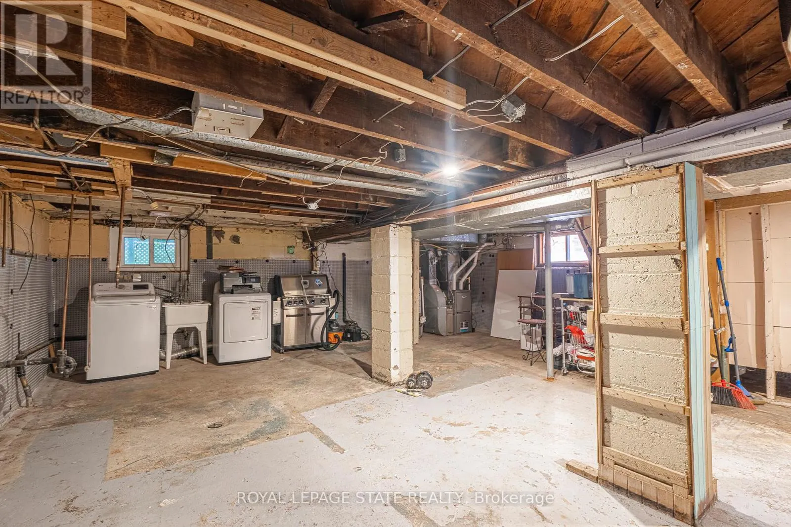 36 SPADINA AVENUE