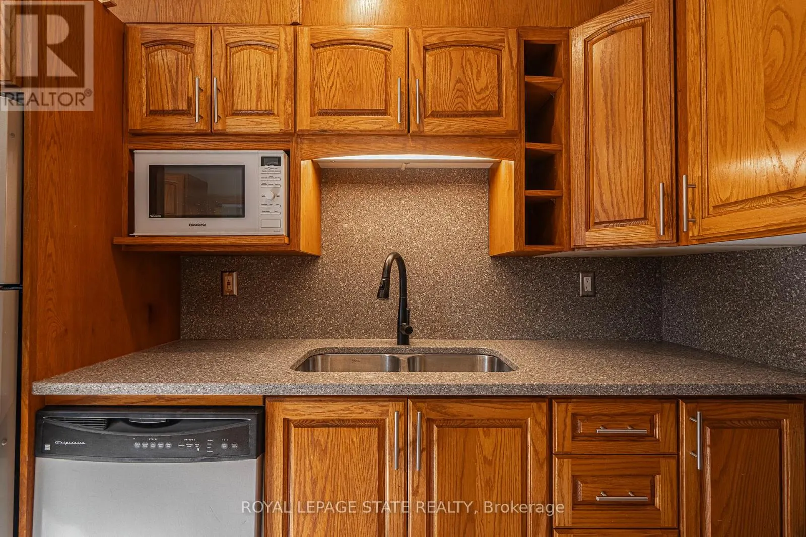 36 SPADINA AVENUE