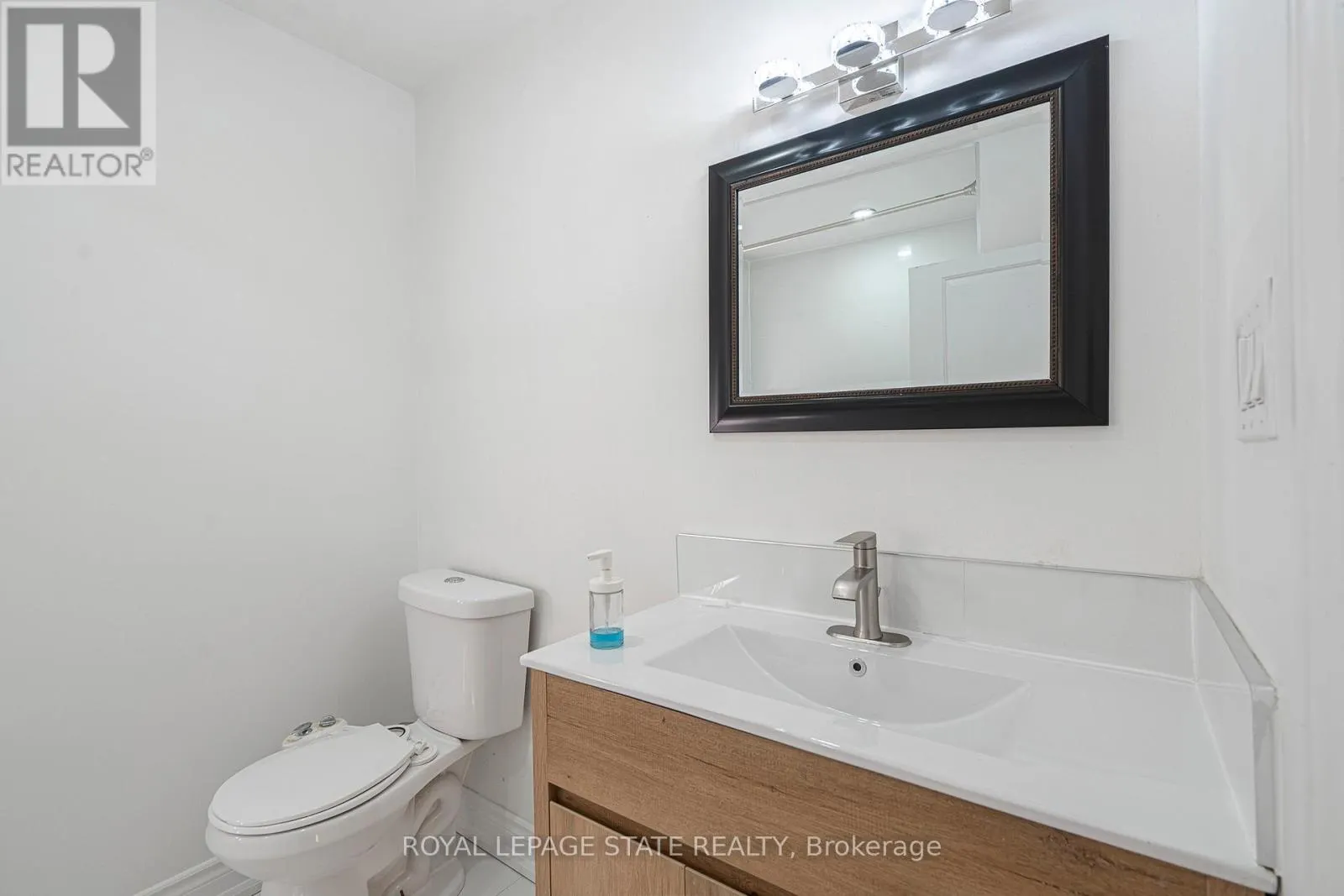 36 SPADINA AVENUE