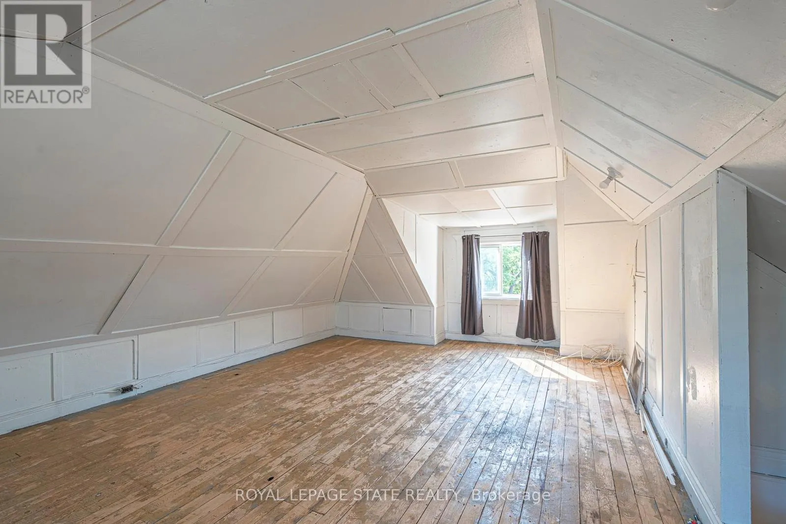 36 SPADINA AVENUE