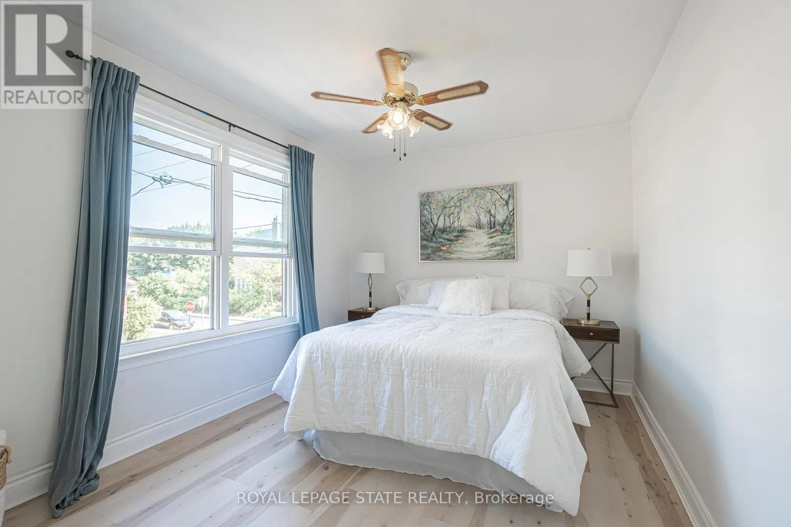 36 SPADINA AVENUE