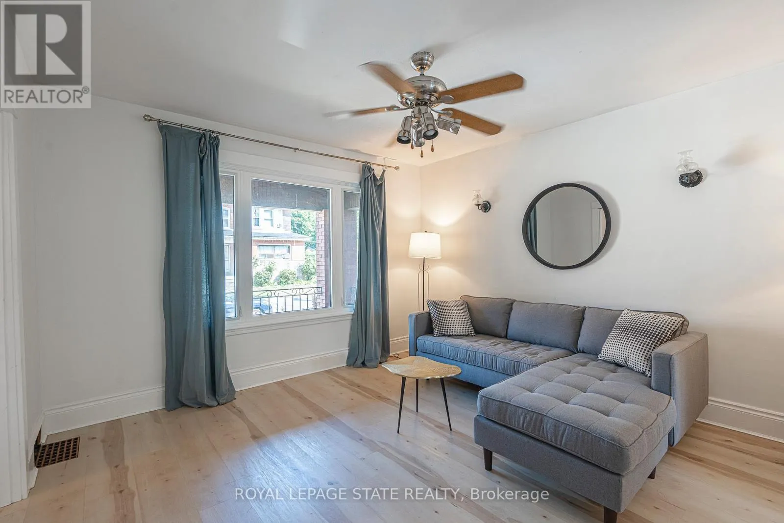 36 SPADINA AVENUE