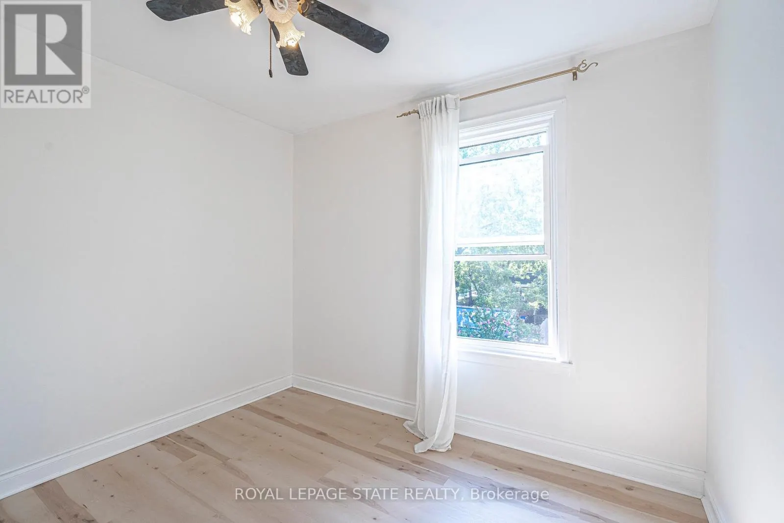 36 SPADINA AVENUE