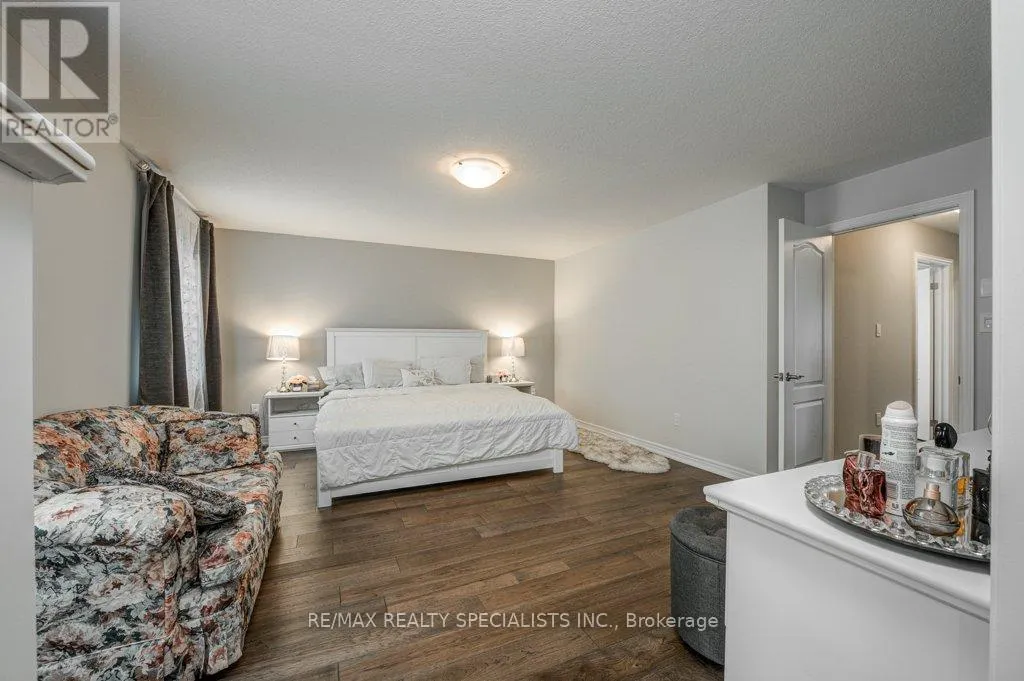 UPPER - 36 WEATHERALL AVENUE