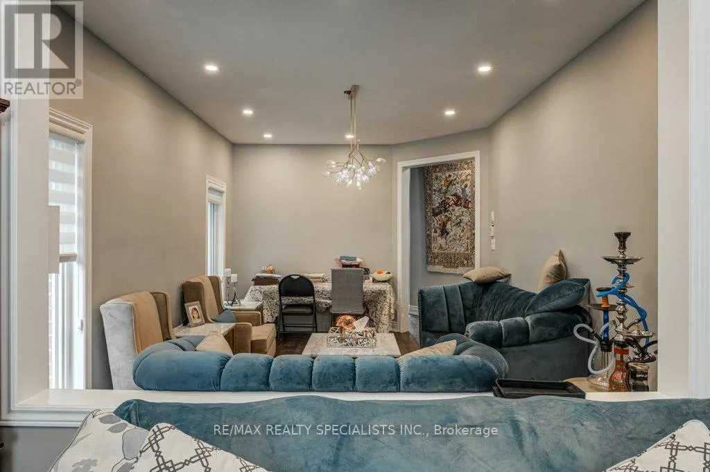 UPPER - 36 WEATHERALL AVENUE