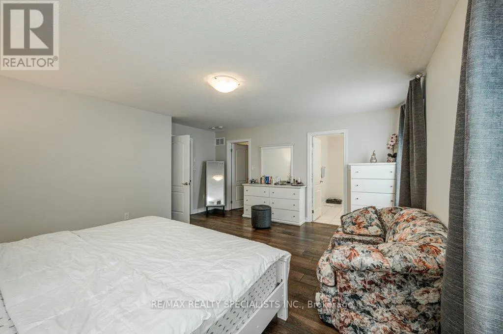 UPPER - 36 WEATHERALL AVENUE