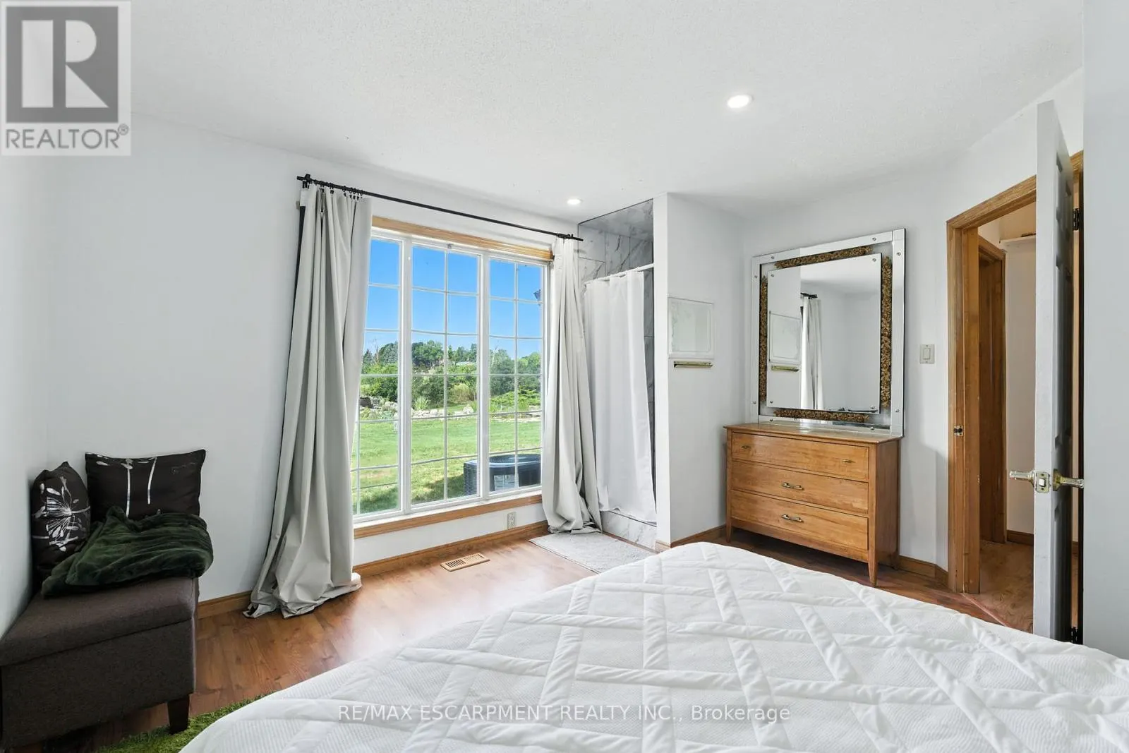5 MAZZA AVENUE