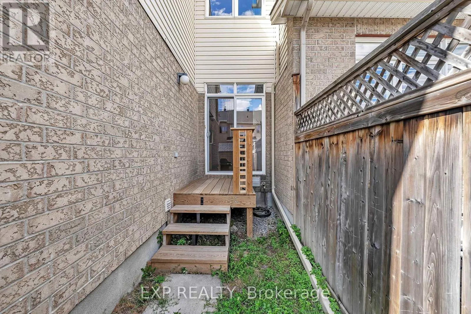 694 BOWERCREST CRESCENT