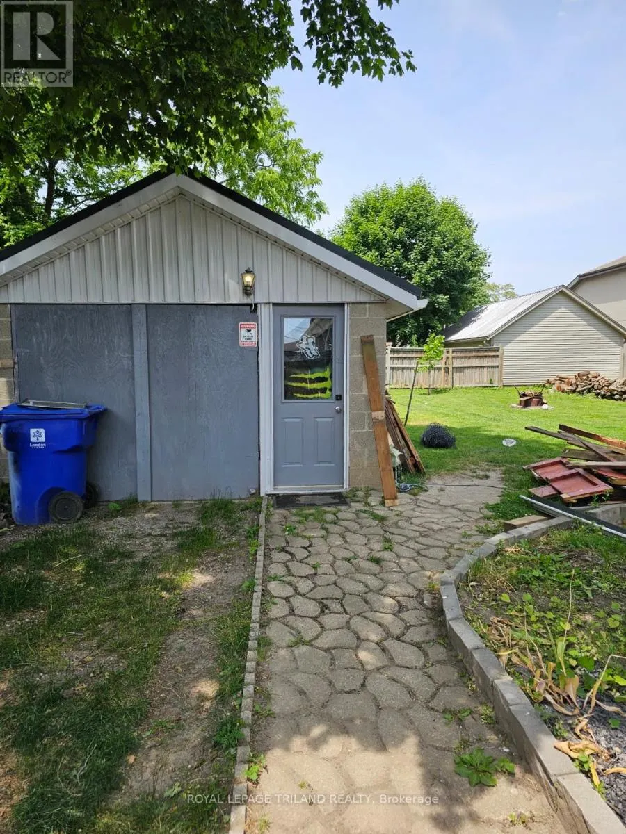 245 SYDENHAM STREET E