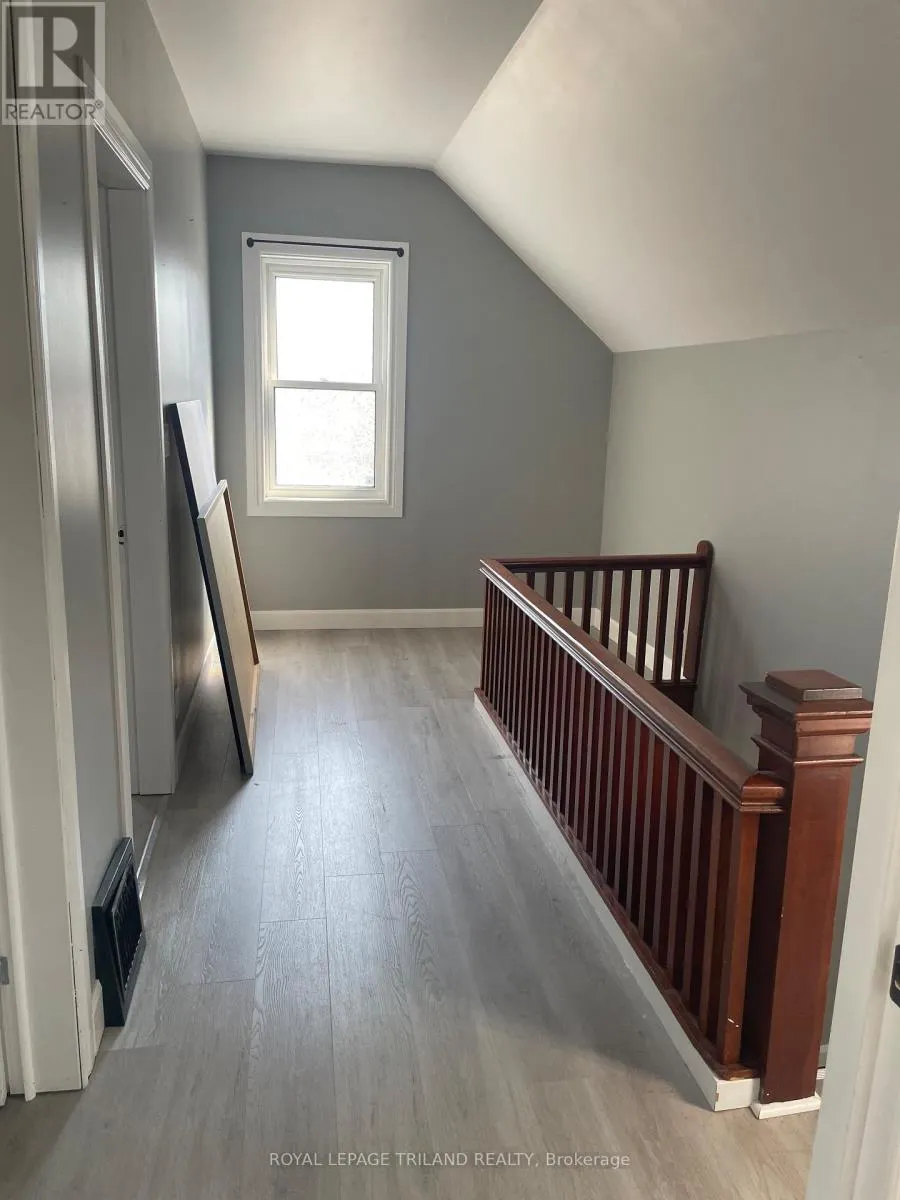 245 SYDENHAM STREET E