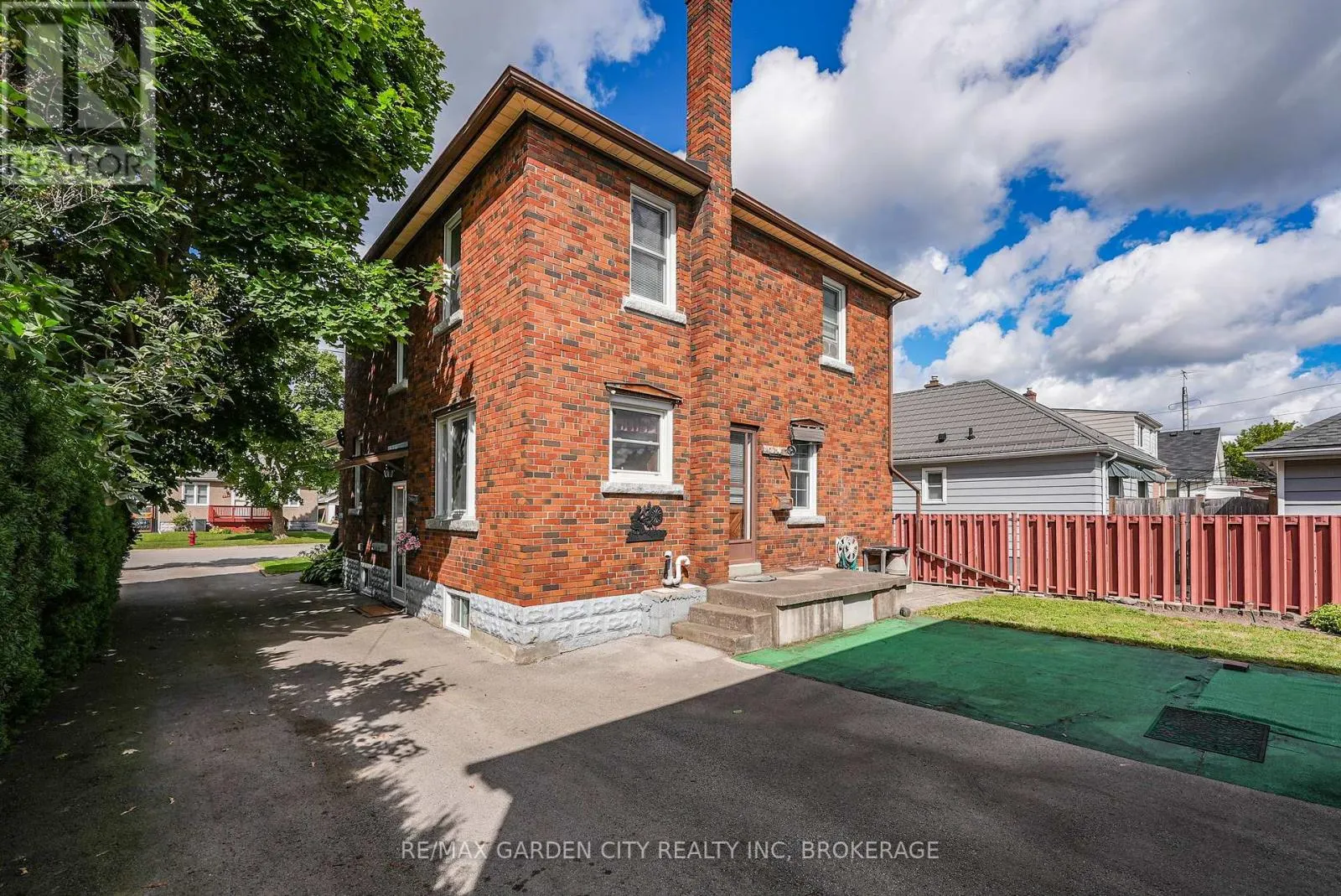 248 WALLACE AVENUE S