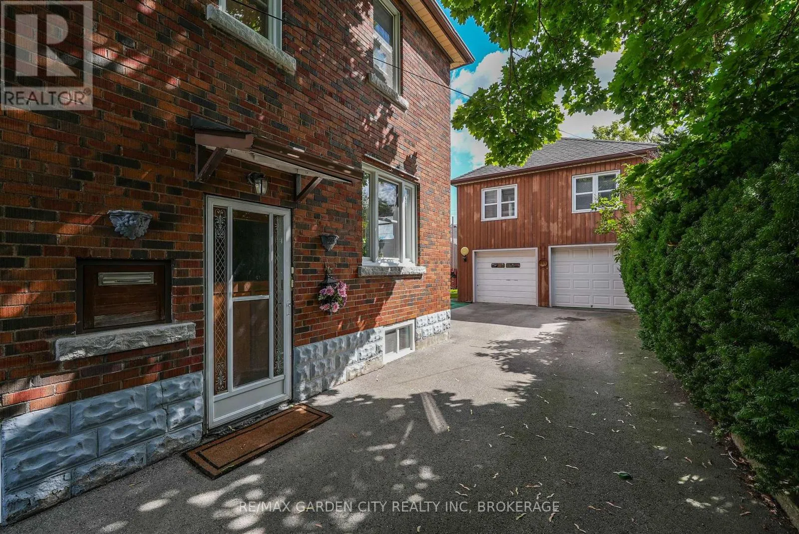 248 WALLACE AVENUE S