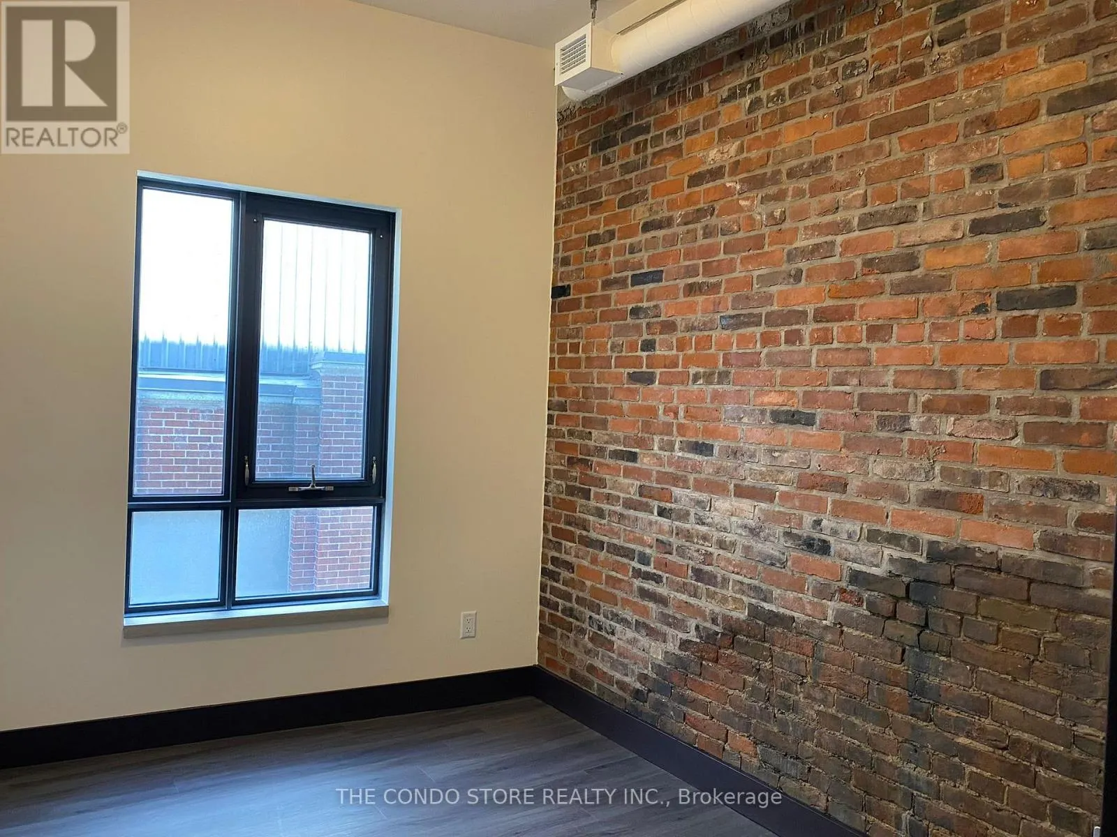 408 - 121 KING STREET E