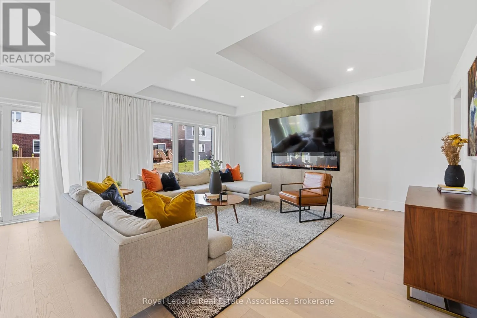 3601 CAROLINIA COURT
