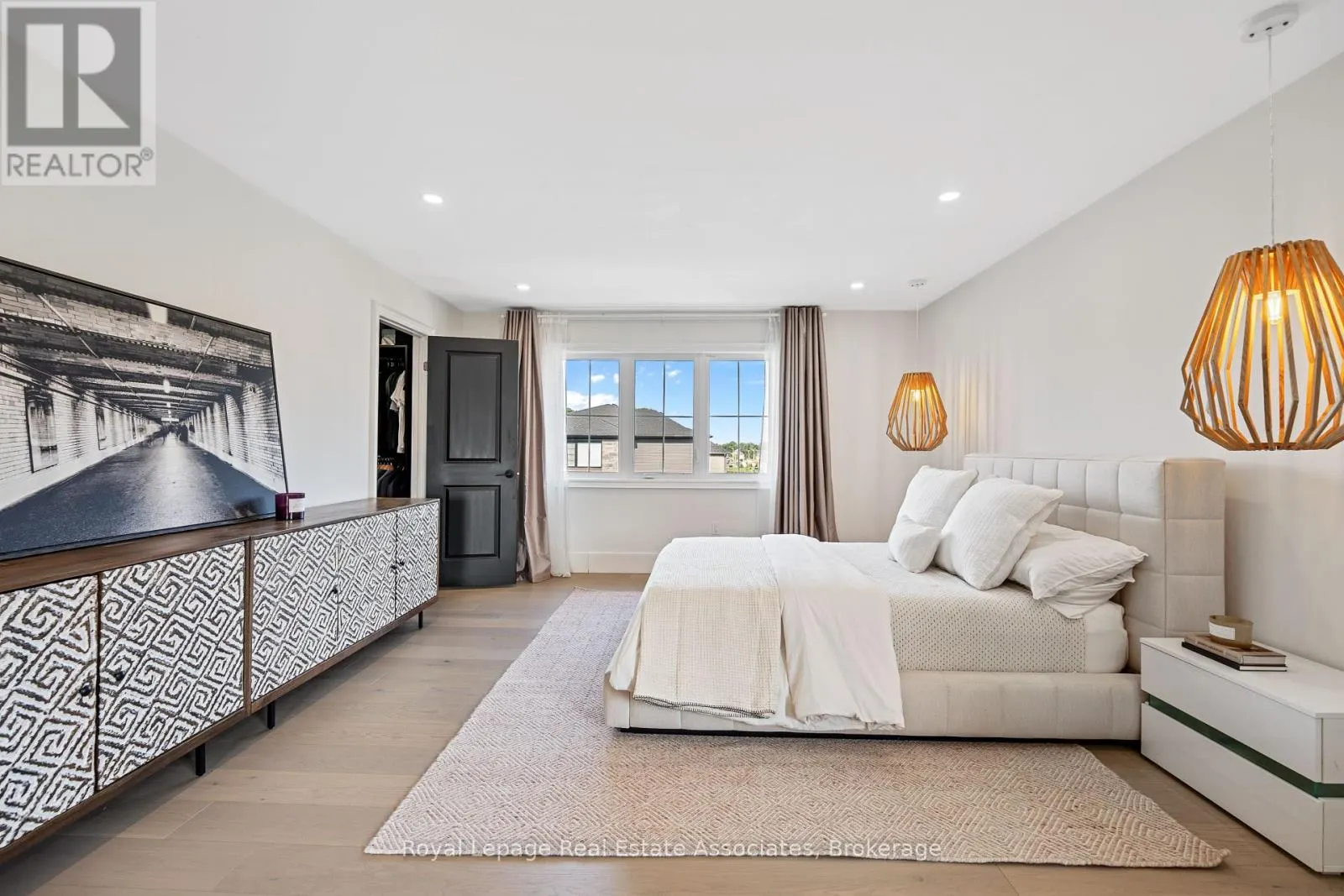 3601 CAROLINIA COURT