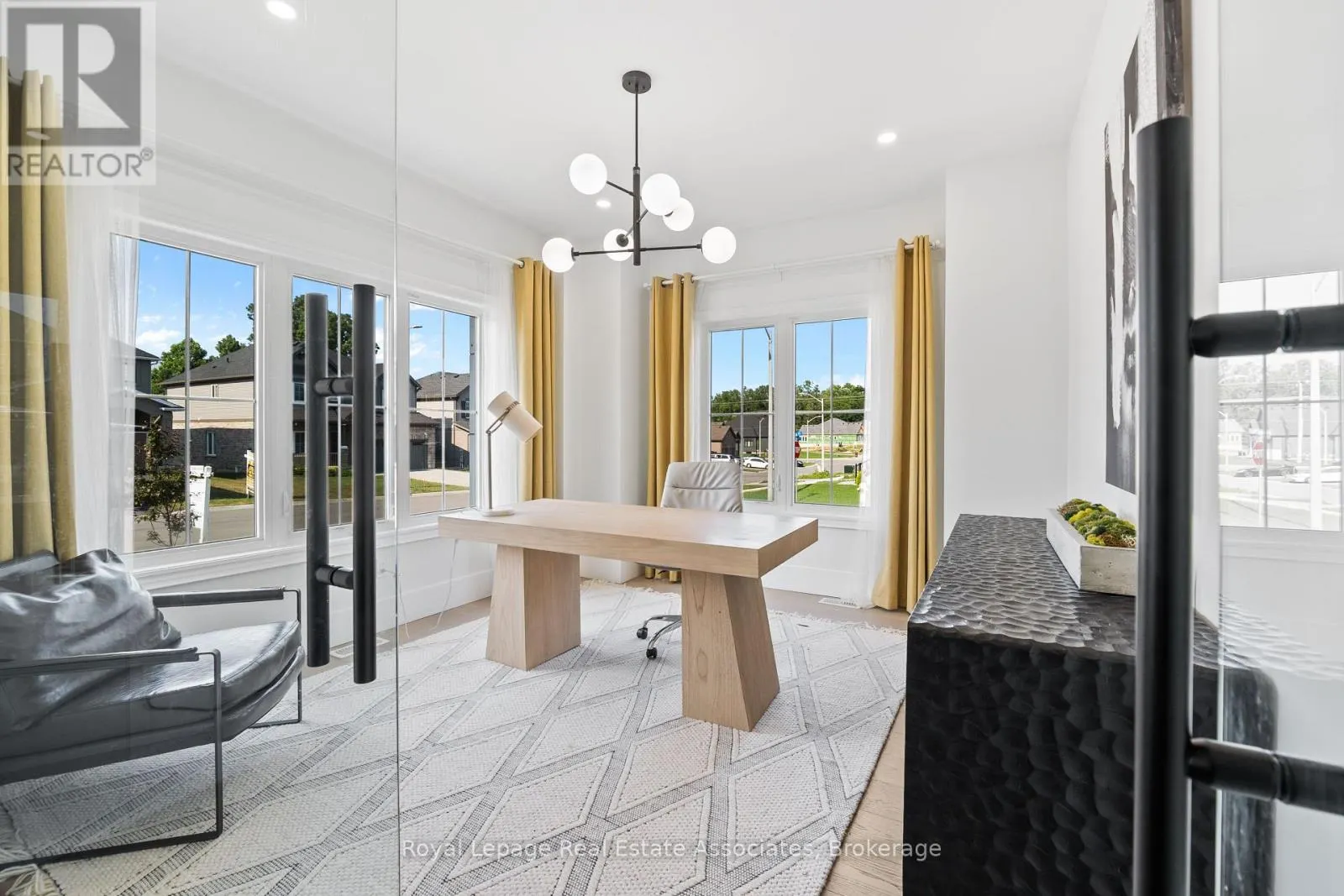 3601 CAROLINIA COURT