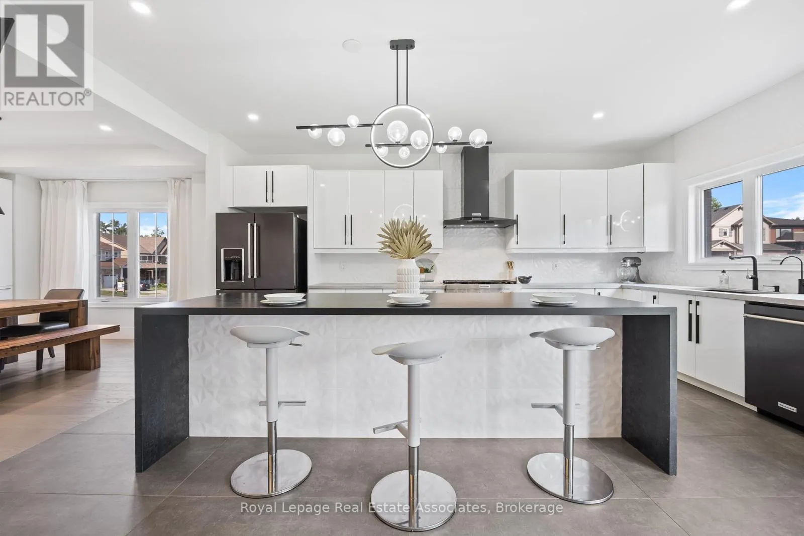 3601 CAROLINIA COURT