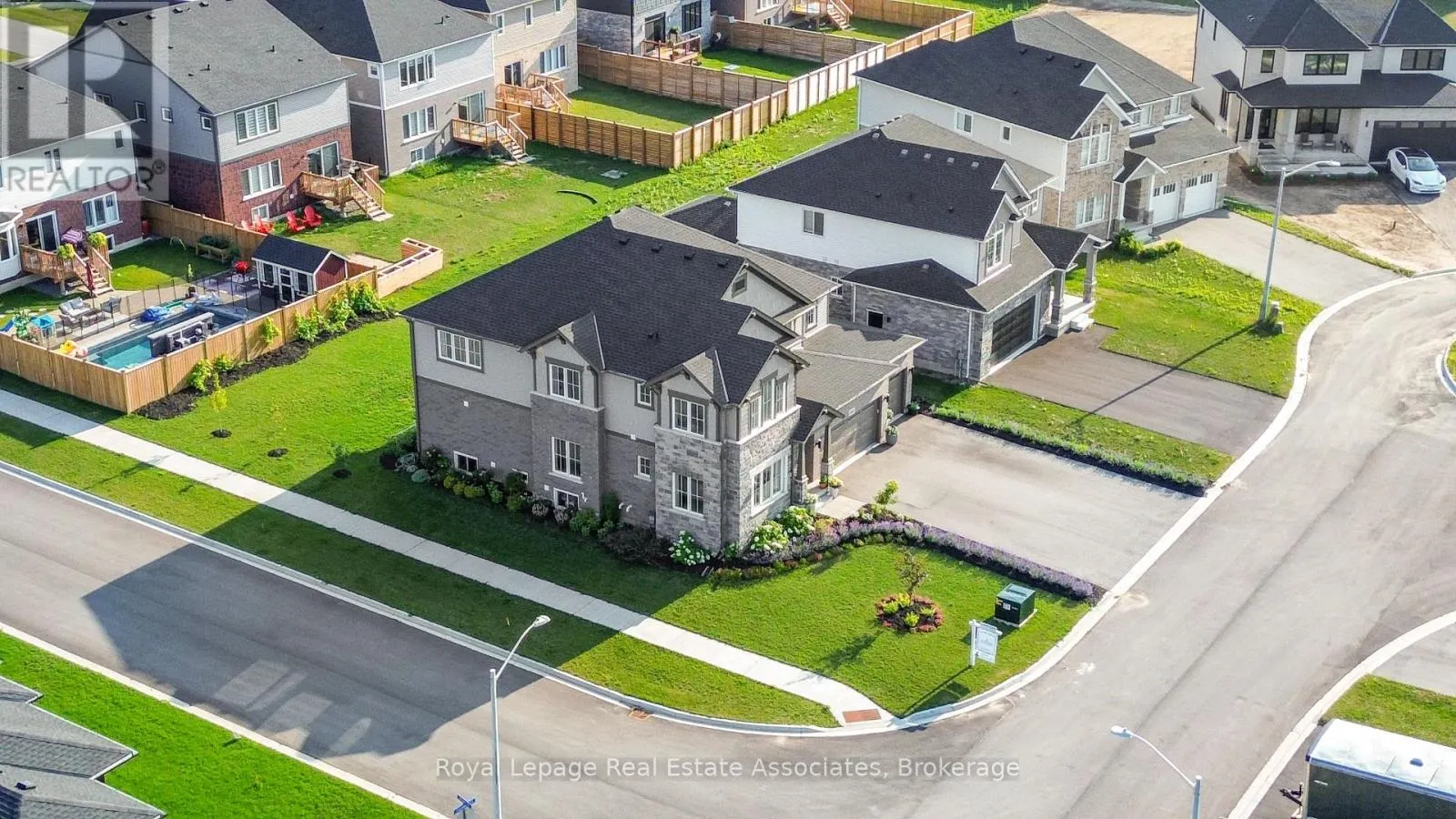 3601 CAROLINIA COURT
