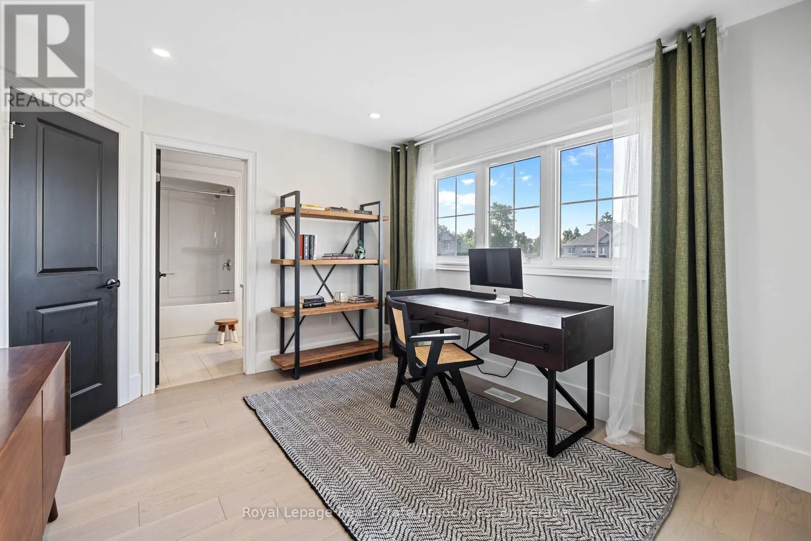 3601 CAROLINIA COURT