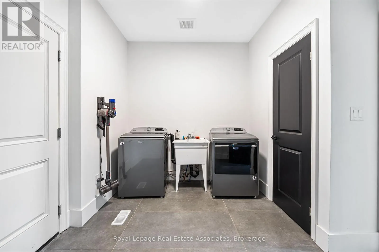 3601 CAROLINIA COURT
