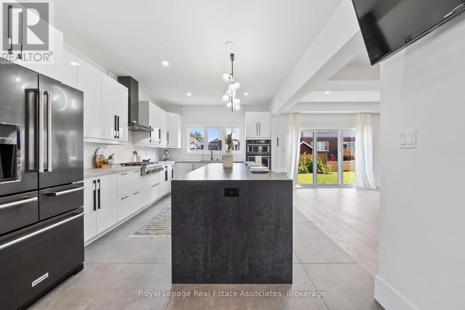 3601 CAROLINIA COURT