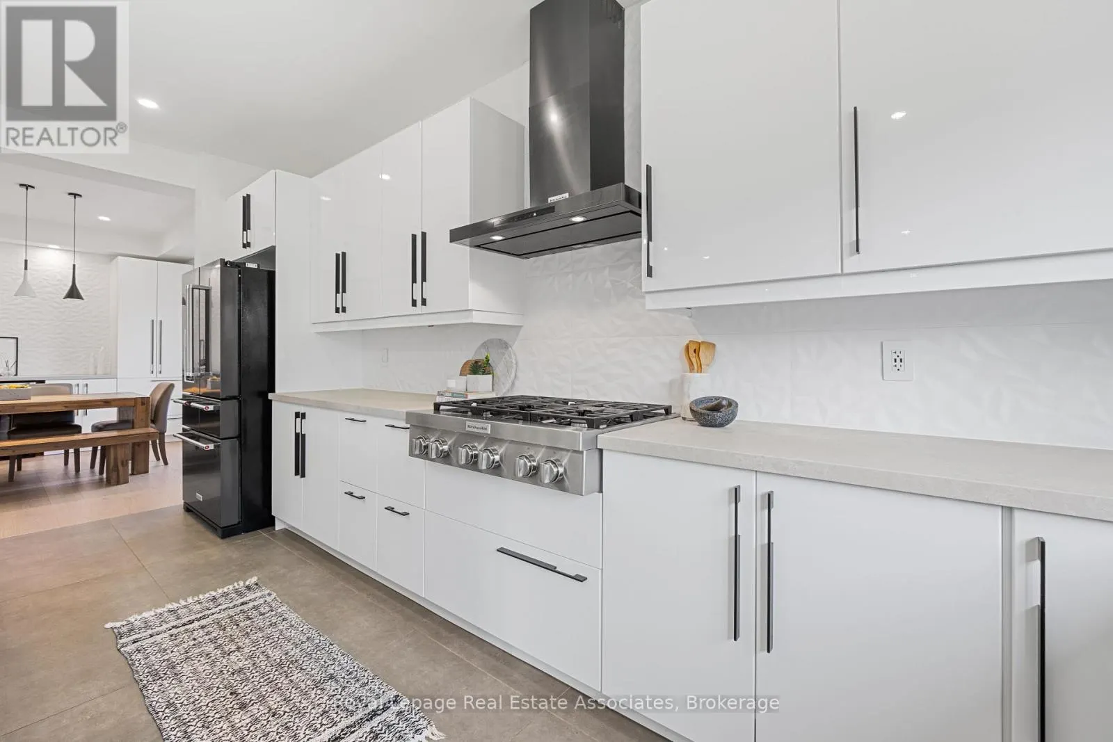 3601 CAROLINIA COURT