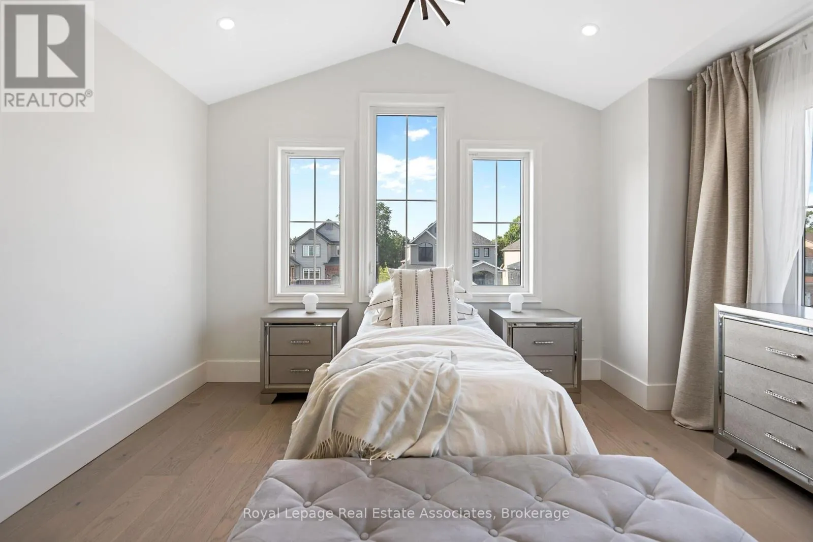 3601 CAROLINIA COURT