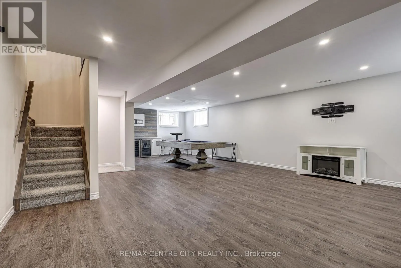 24 ACORN TRAIL