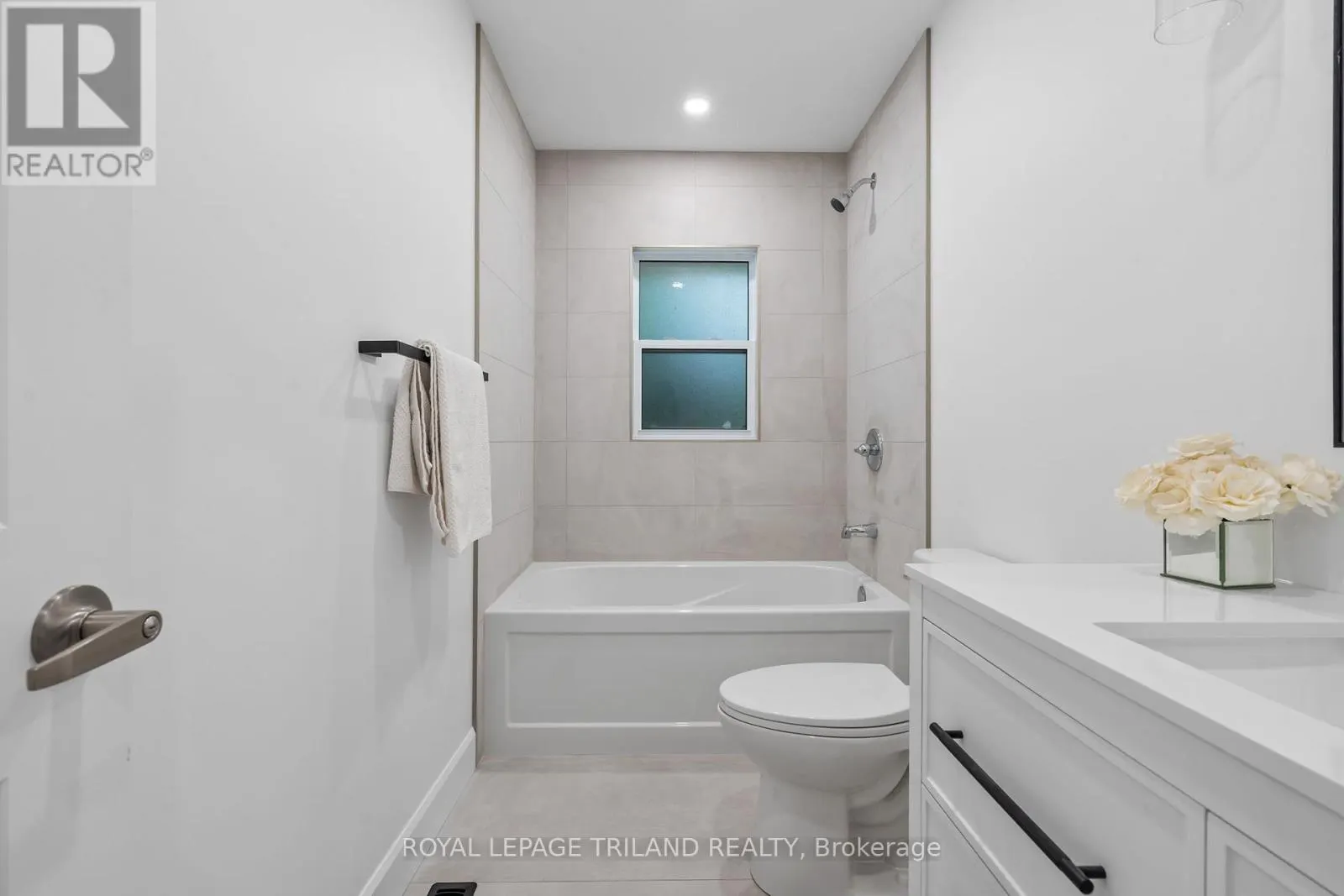 32 BRAEMAR CRESCENT