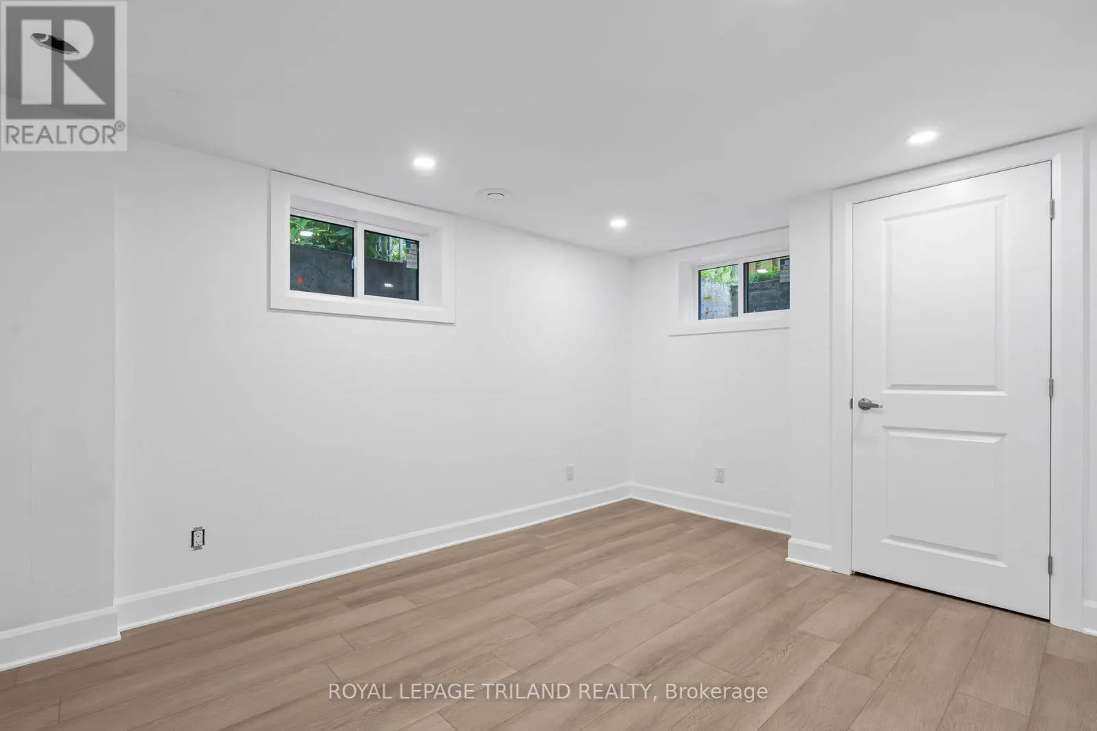 32 BRAEMAR CRESCENT