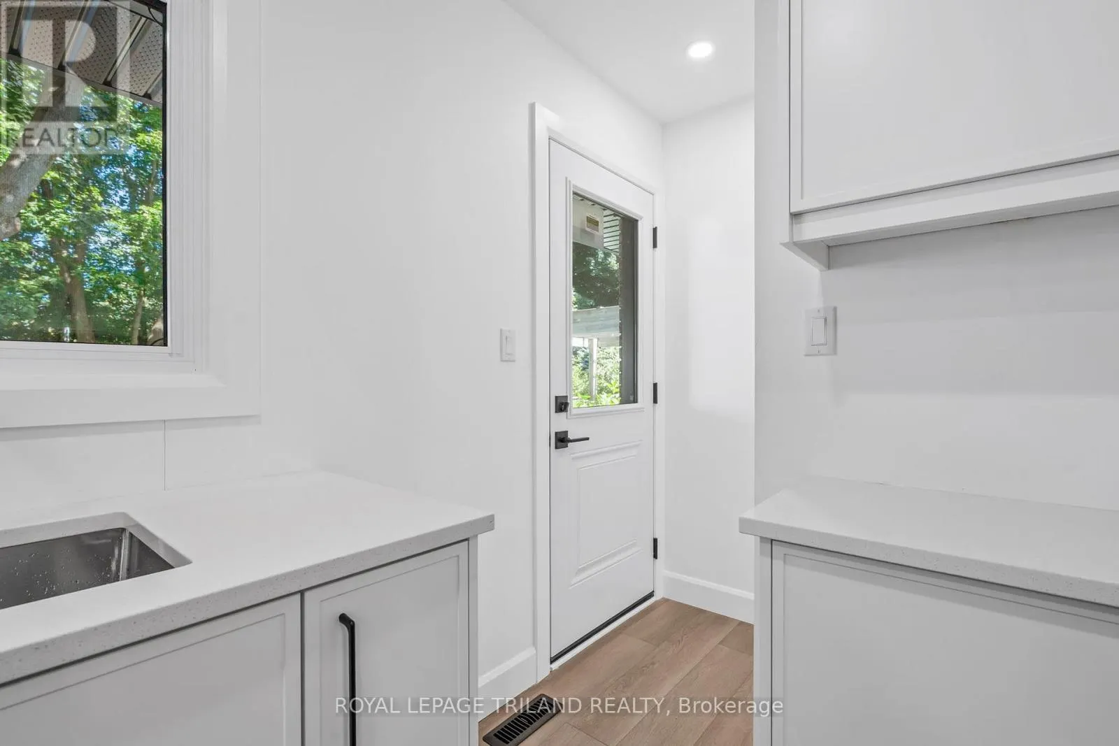 32 BRAEMAR CRESCENT