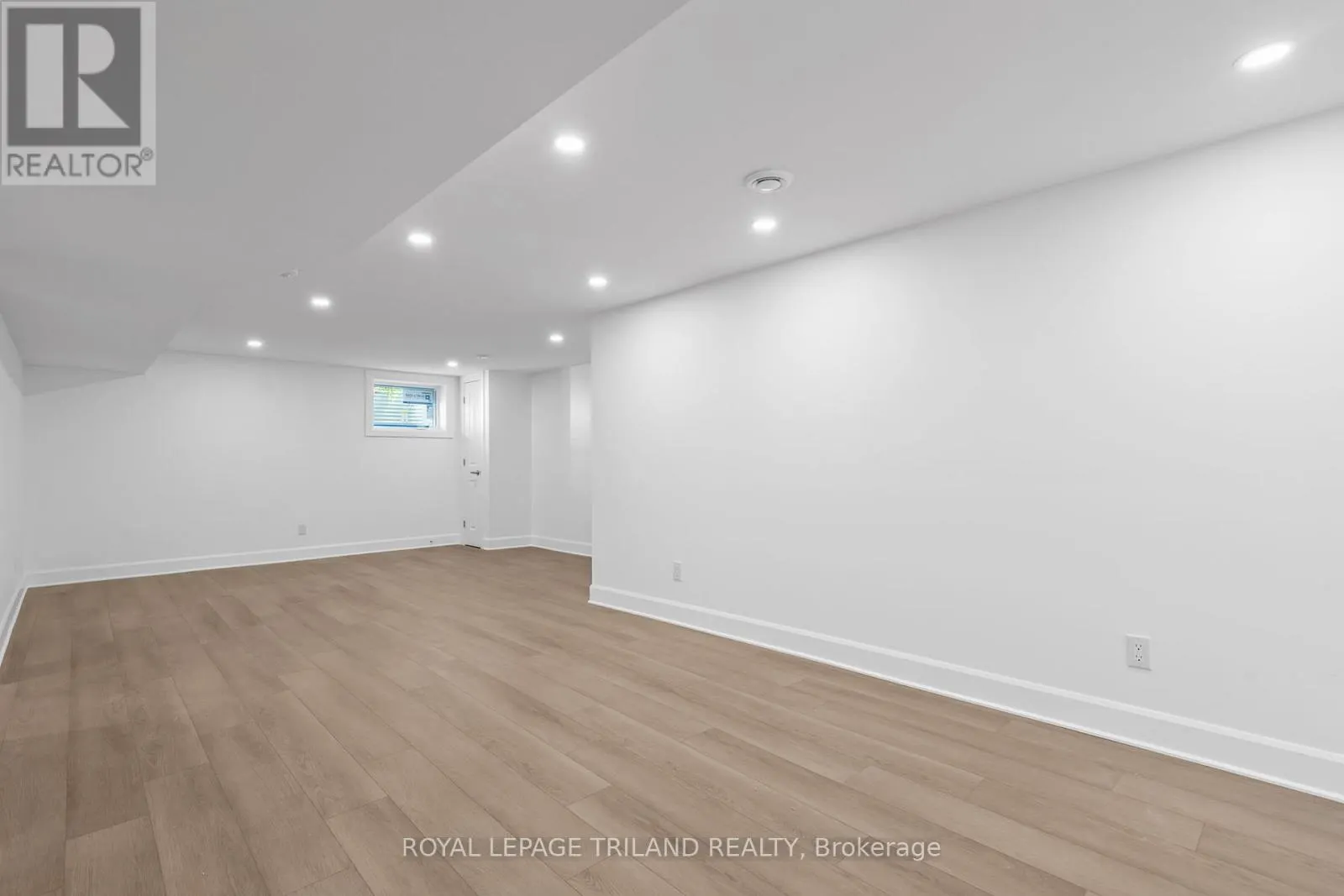 32 BRAEMAR CRESCENT